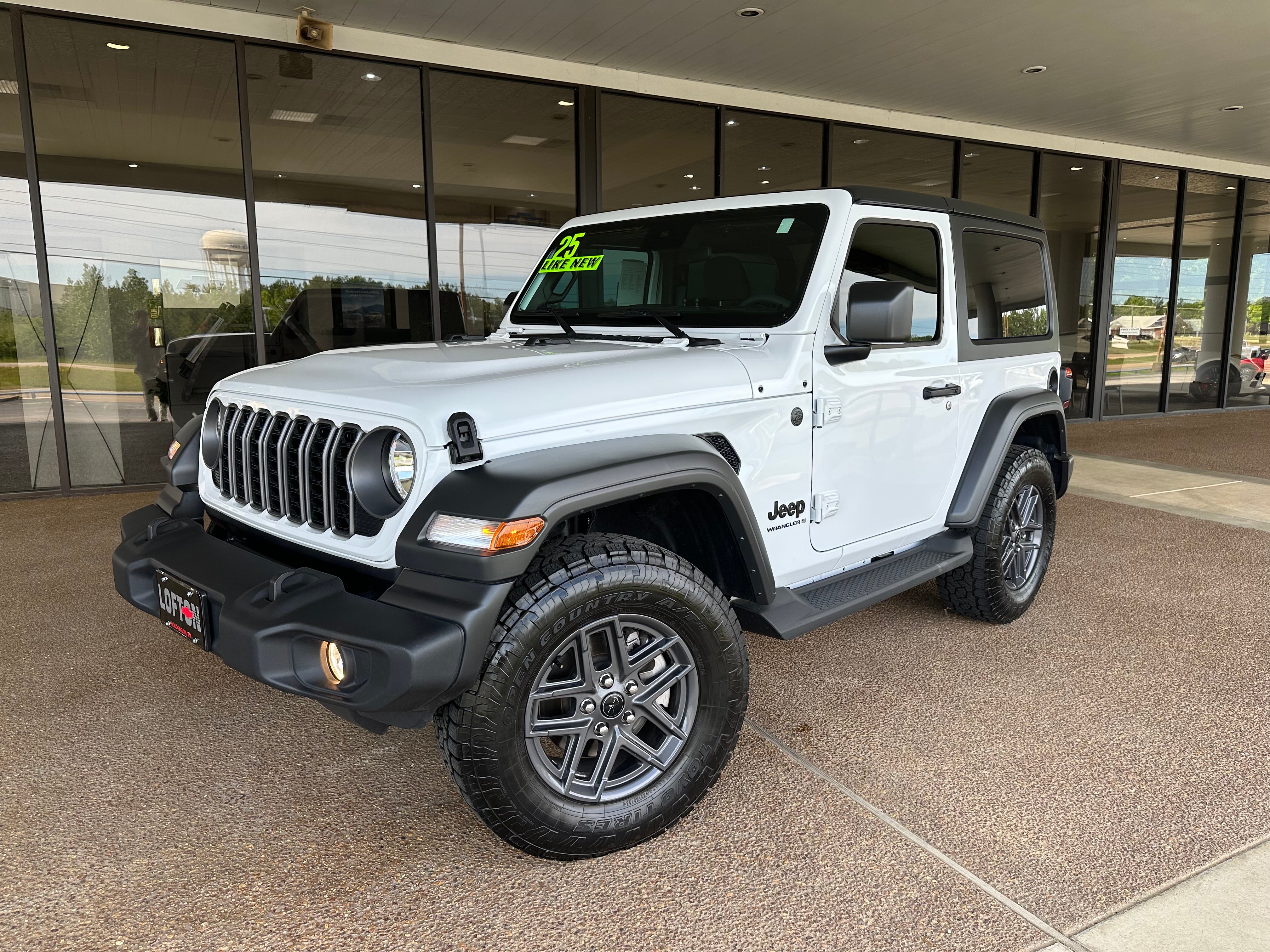2025 Jeep Wrangler Sport S's photo