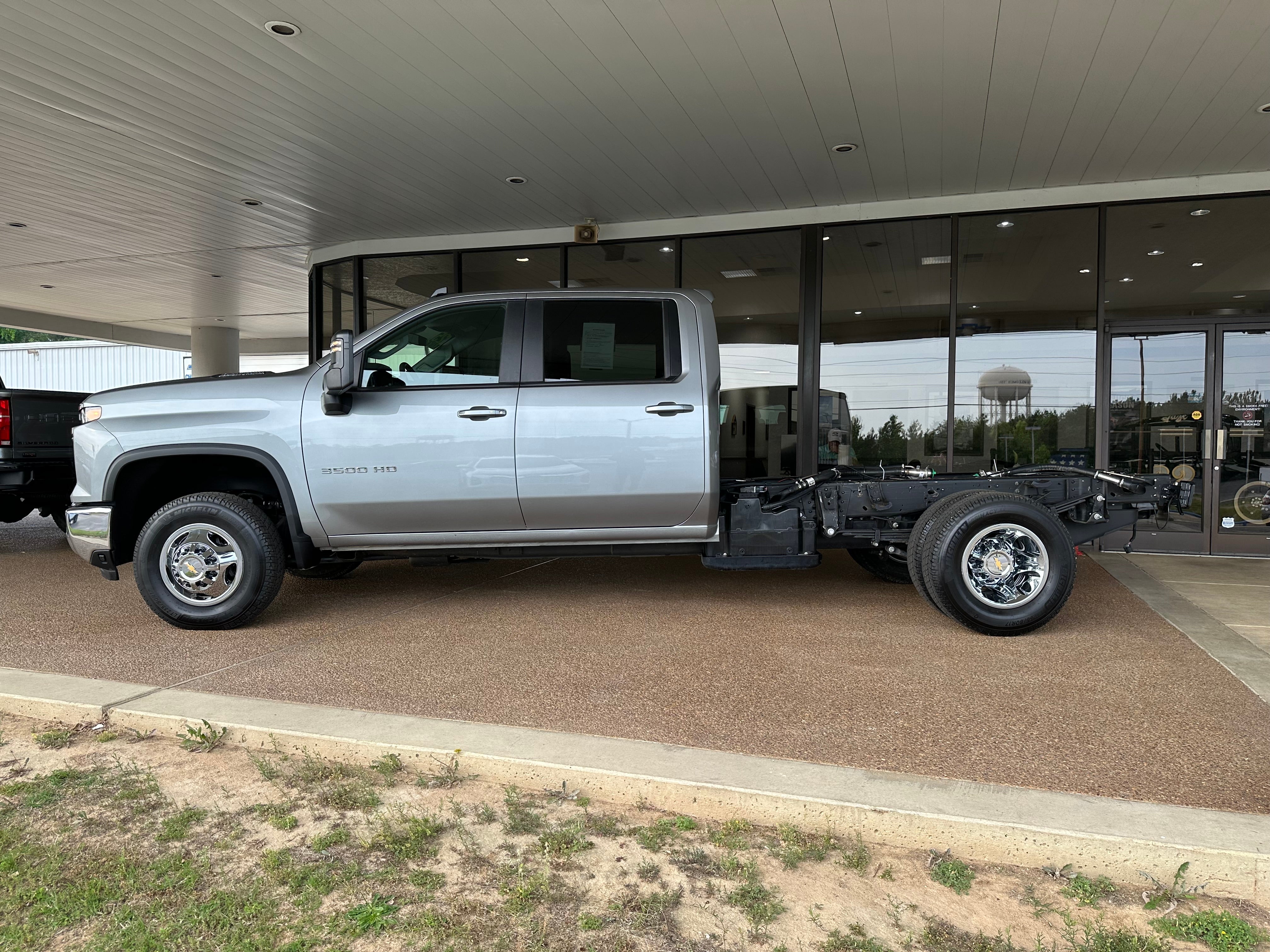 2025 Chevrolet Silverado 3500 HD Chassis Cab LT
