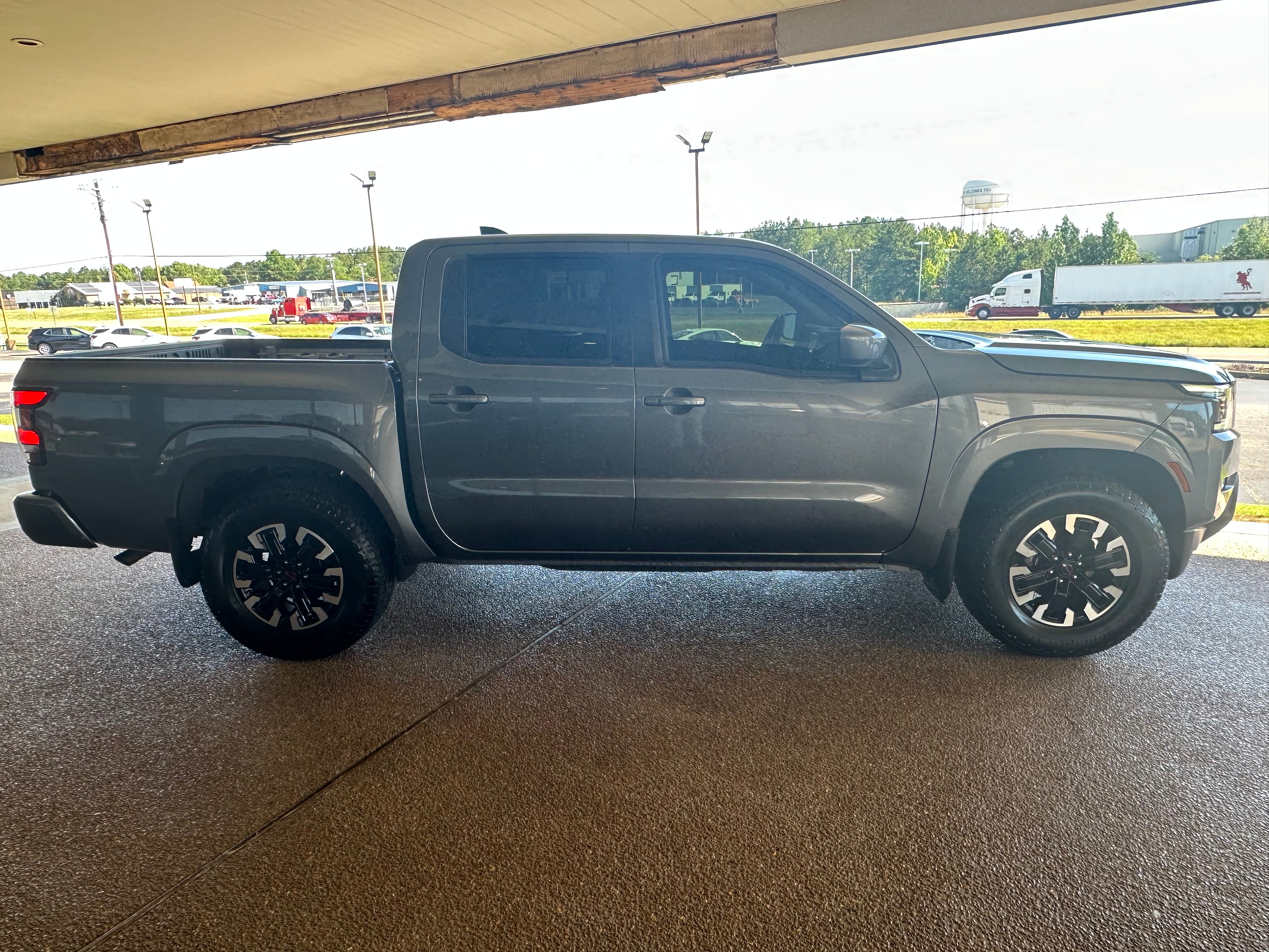 2022 Nissan Frontier SV